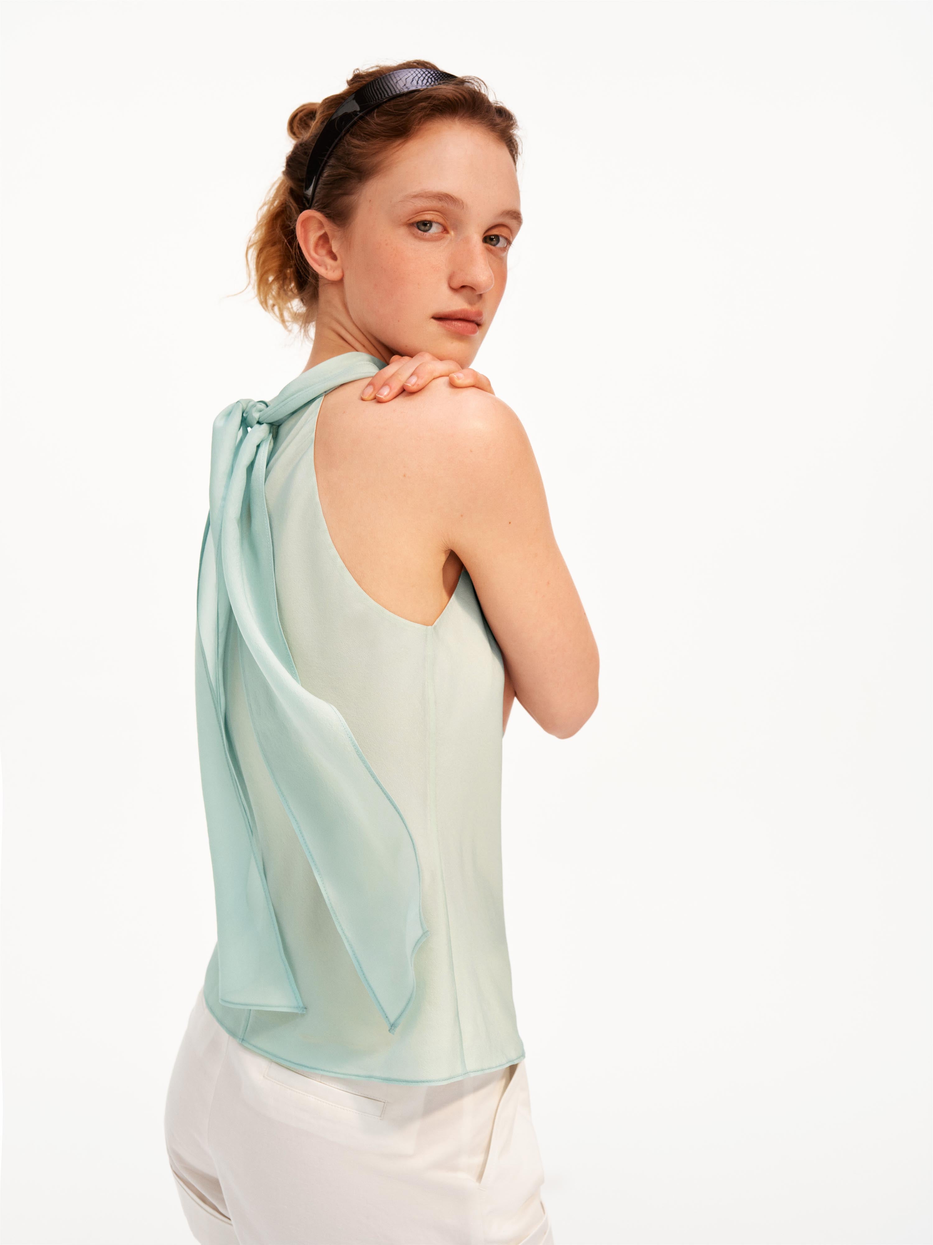 เสื้อครอป The Whisper Halter