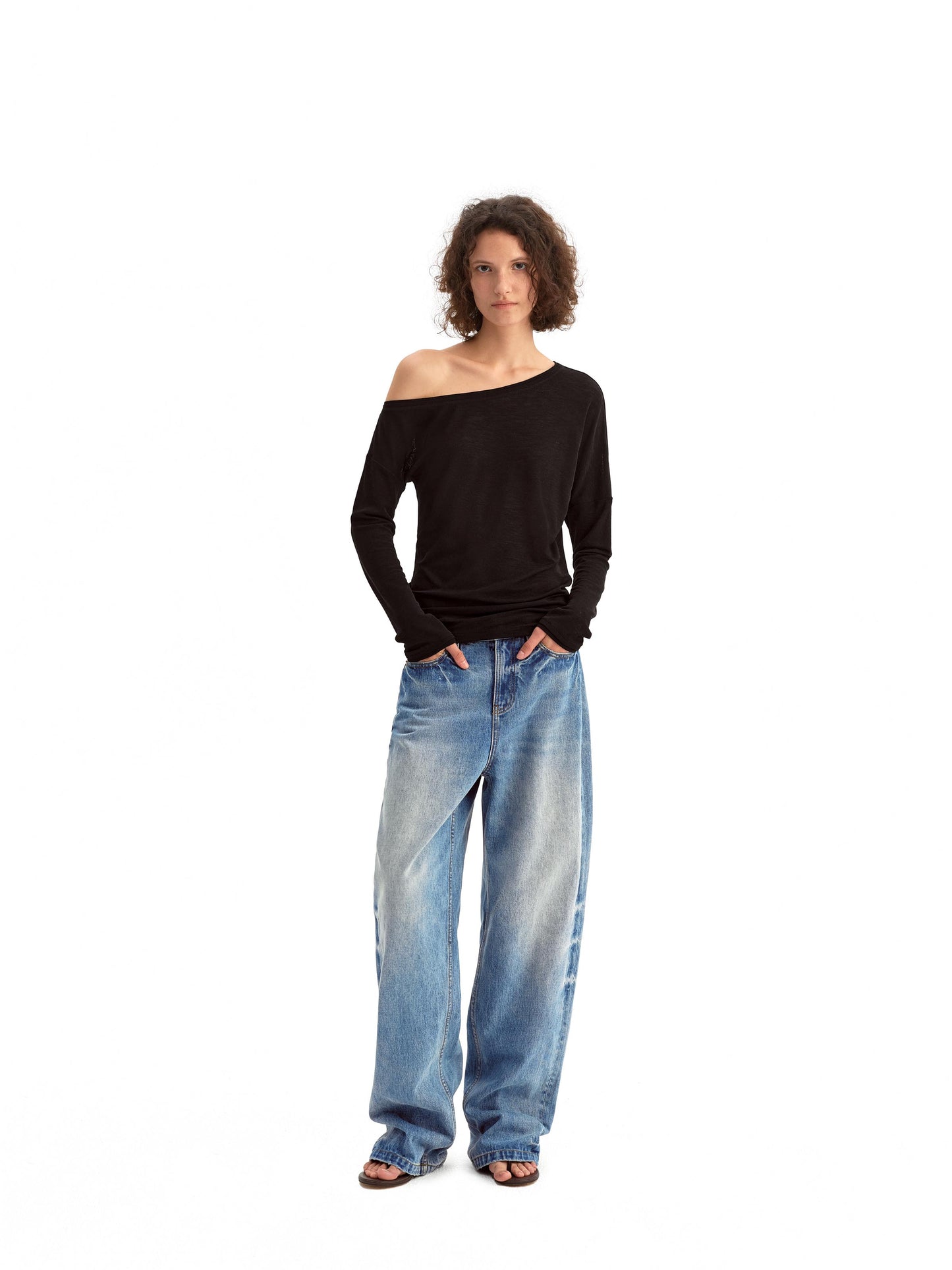 Off-the-shoulder Long-sleeved Knitwear
