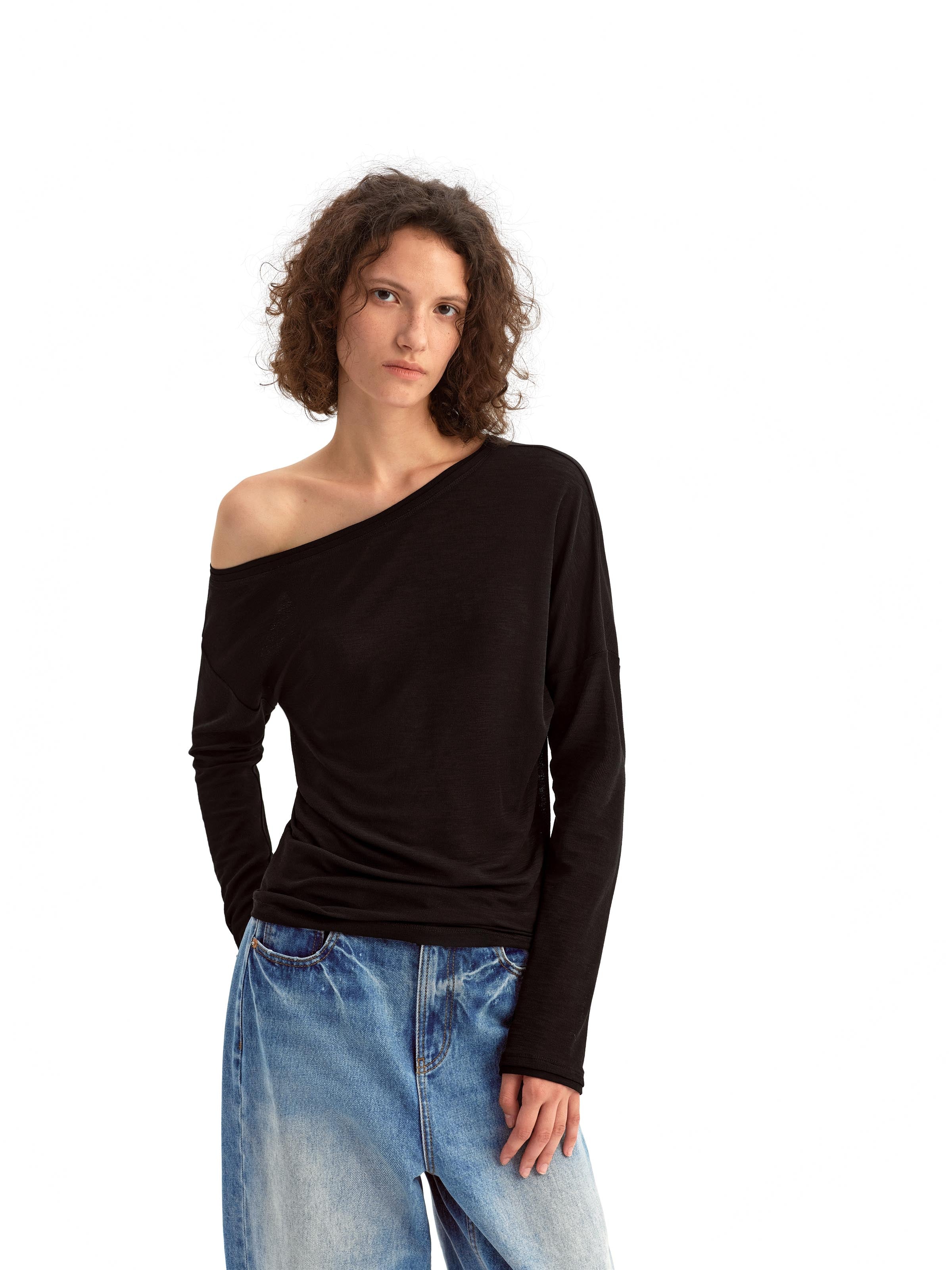 Off-the-shoulder Long-sleeved Knitwear