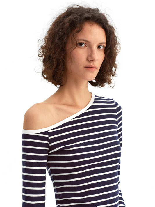 Off-the-shoulder Long-sleeved Knitwear