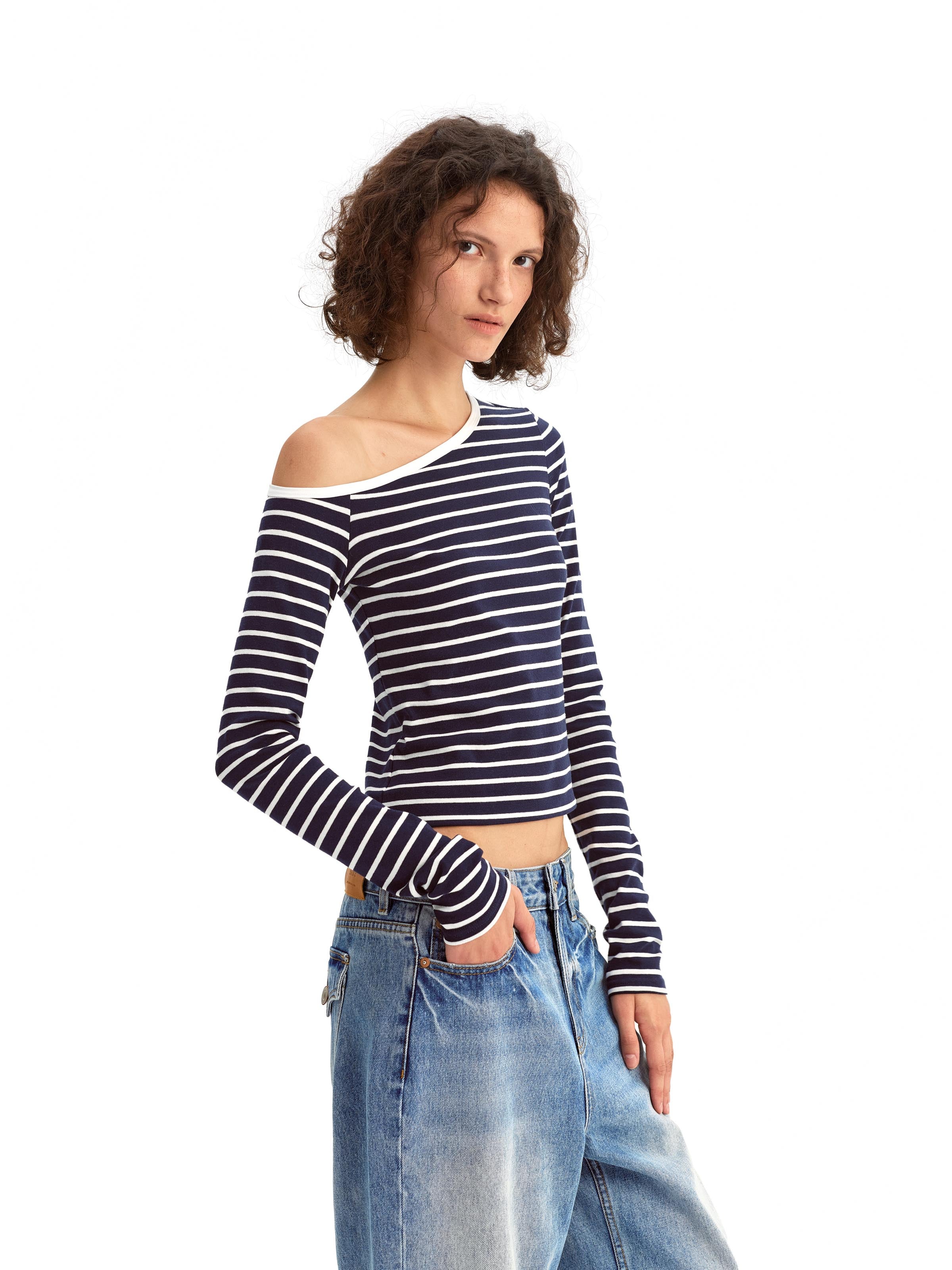 Off-the-shoulder Long-sleeved Knitwear