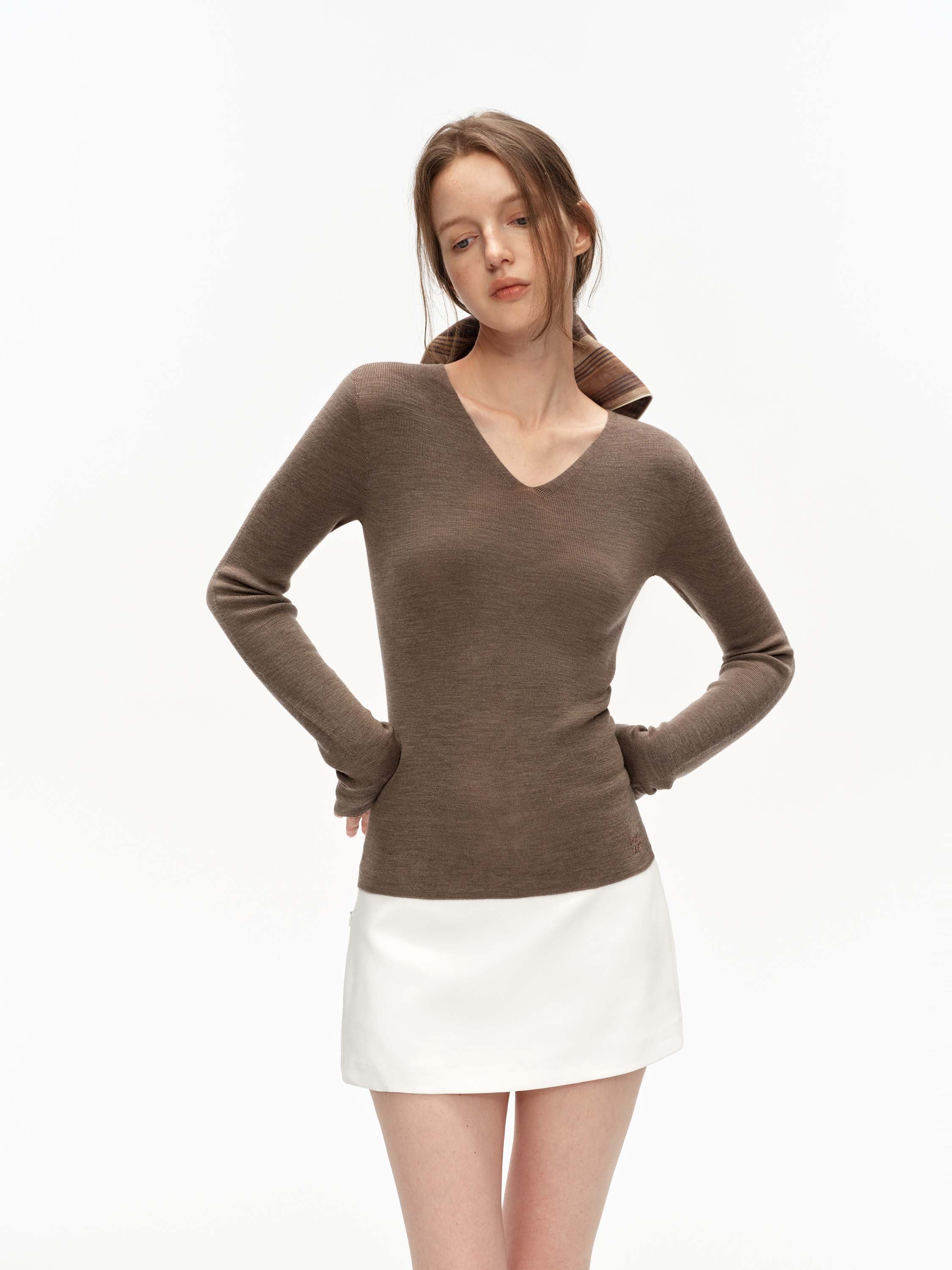 เสื้อคอวีผ้าขนสัตว์ไร้รอยต่อ