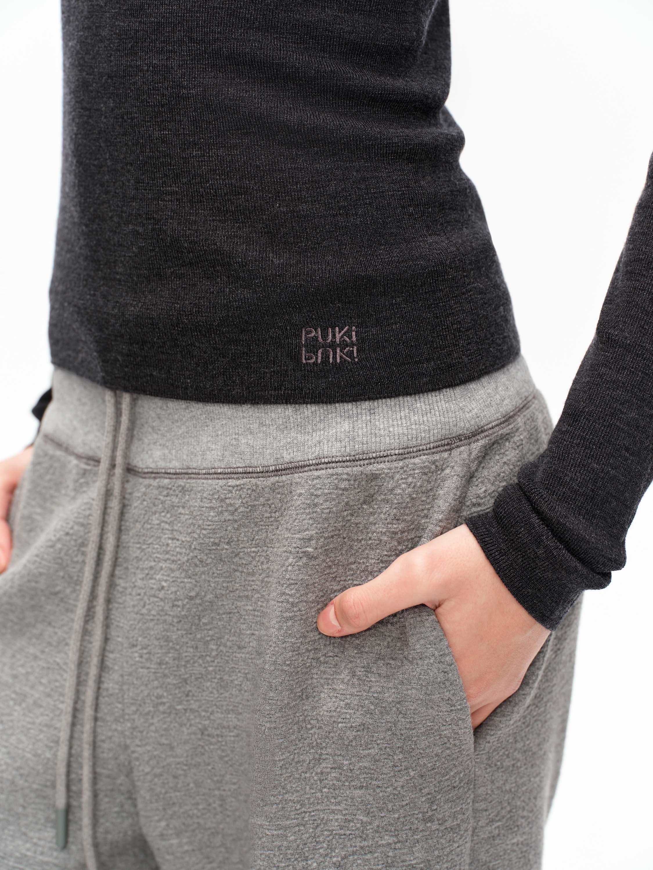 เสื้อคอวีผ้าขนสัตว์ไร้รอยต่อ