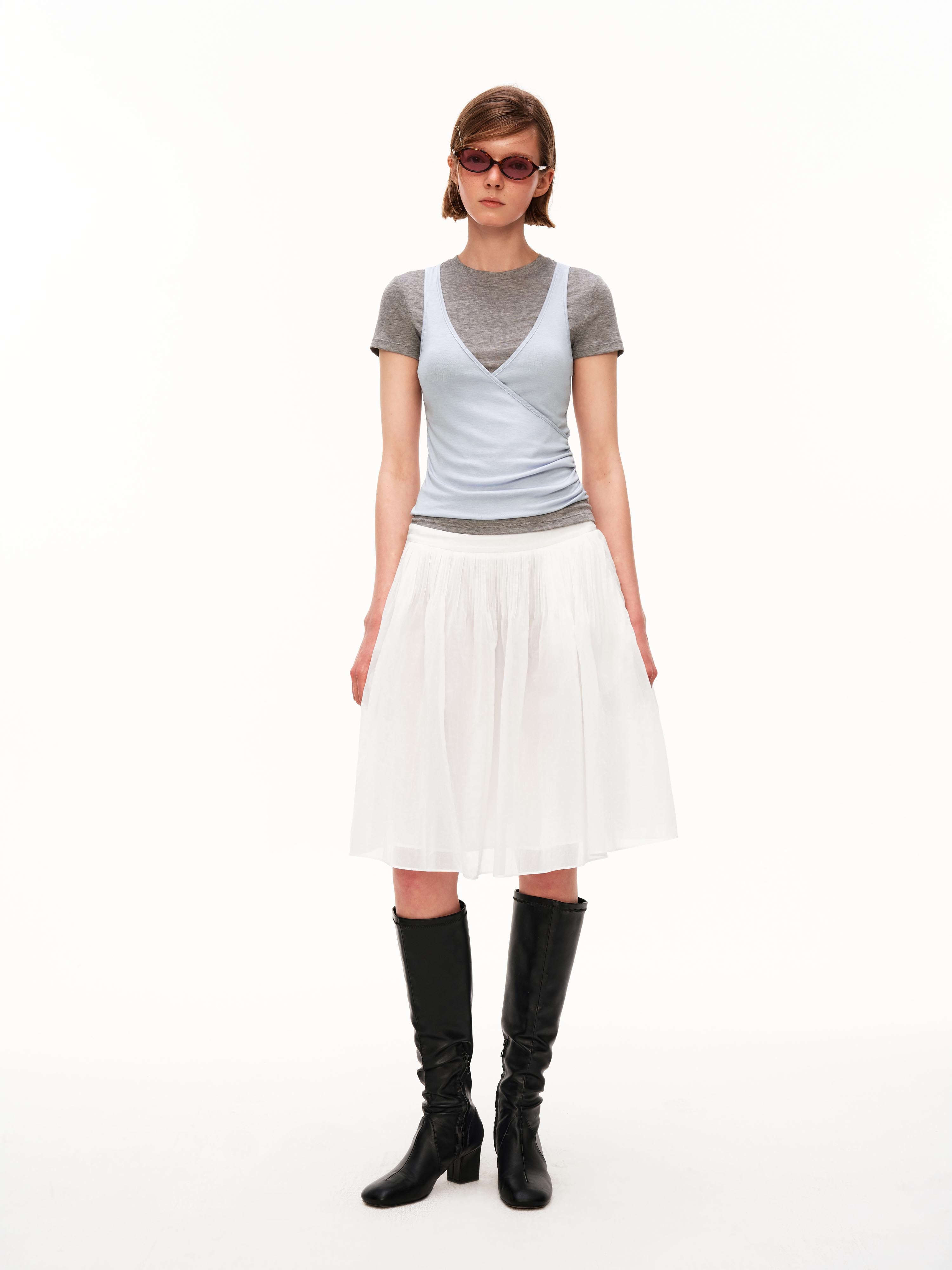 เสื้อคอวีแบบป้ายทับ (มีระบายชั้น)