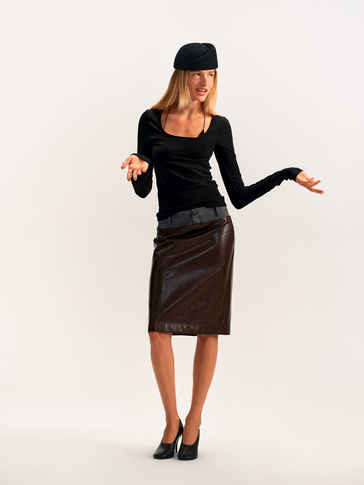 Linea Scoop-Neck Top