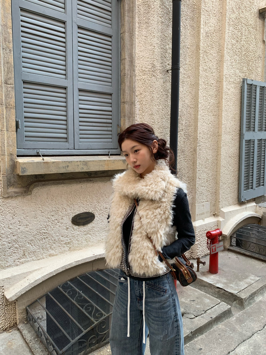 PUKI muse wearing this piece