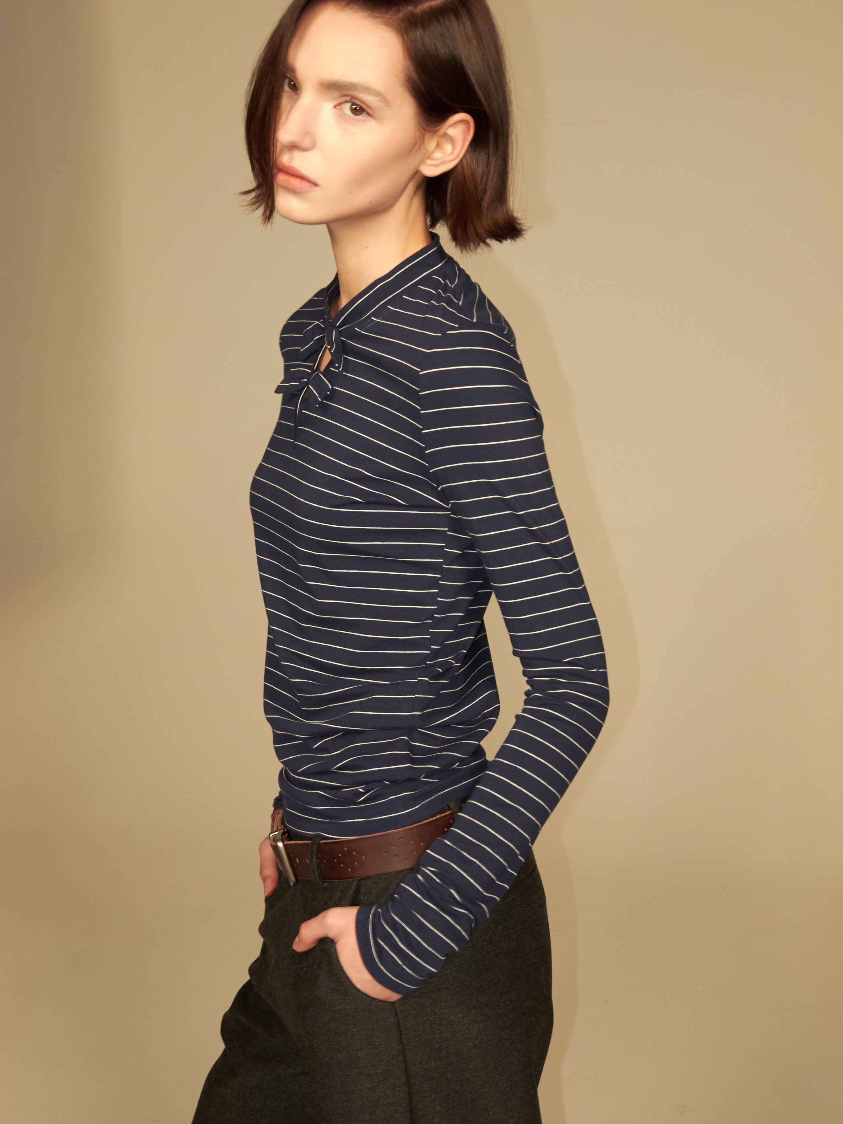 เสื้อยืดลายขวางผูกโบว์