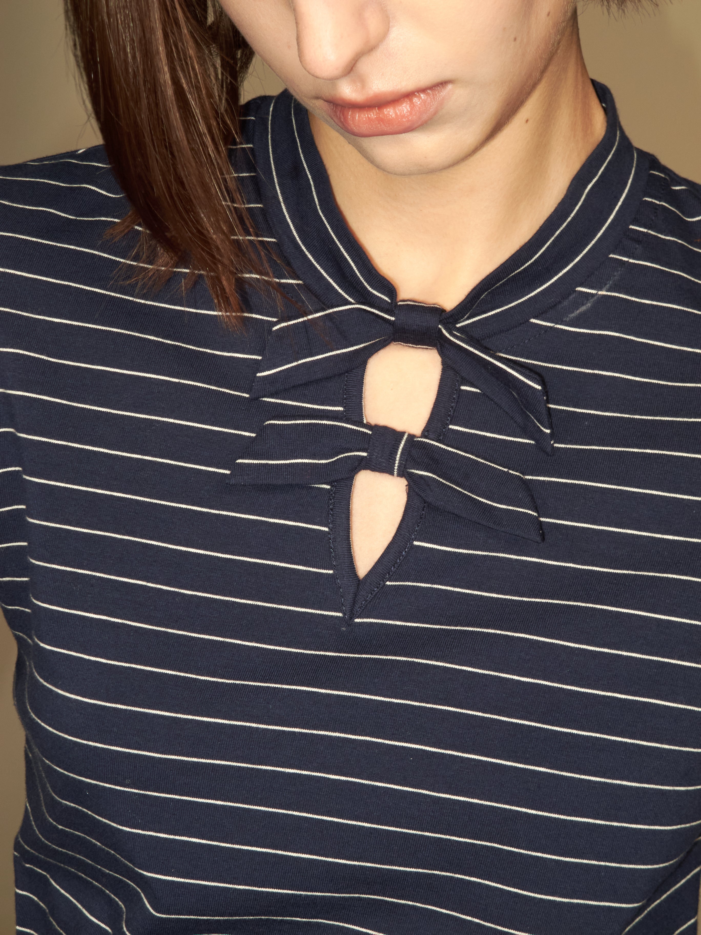 เสื้อยืดลายขวางผูกโบว์